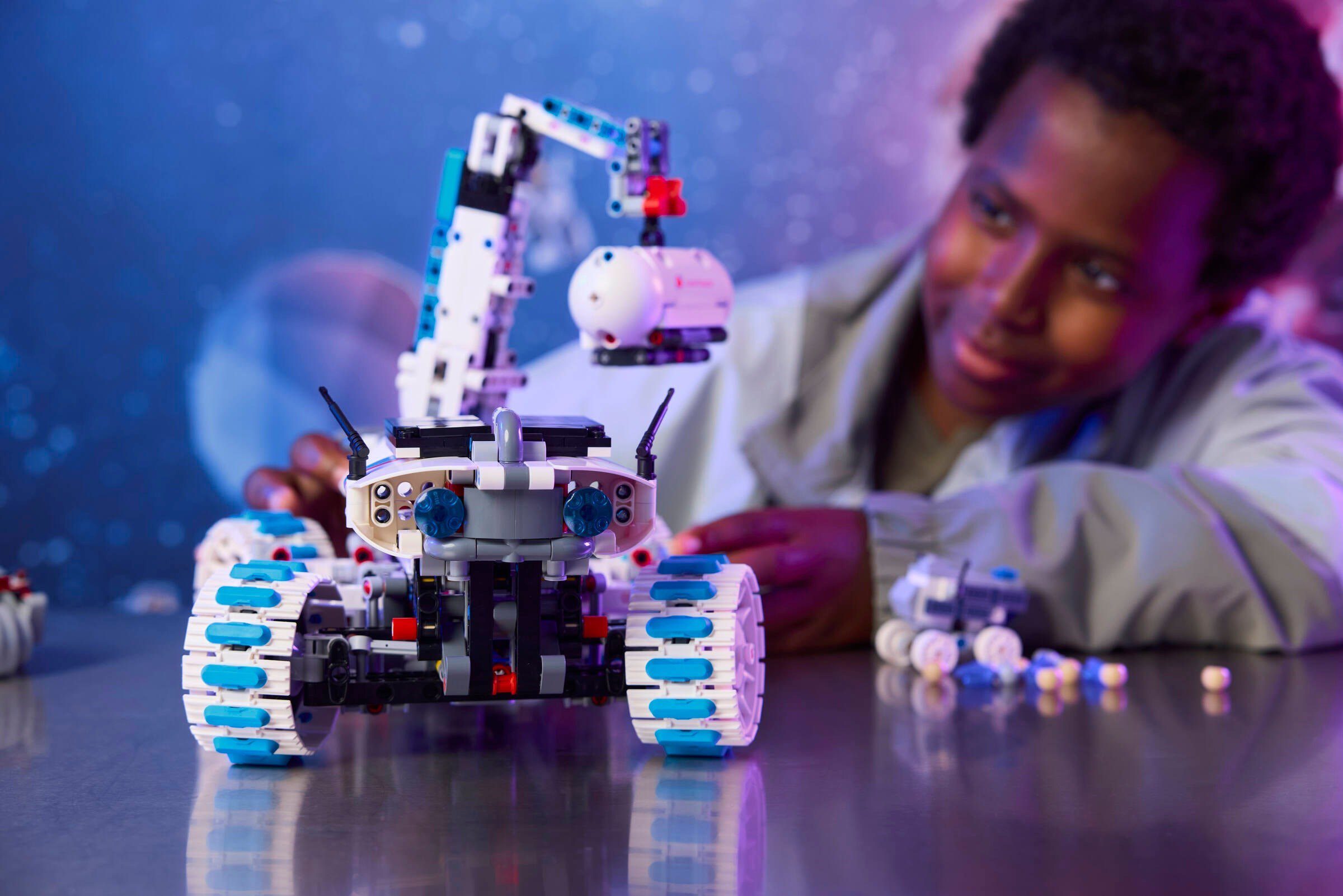 LEGO Lunar Outpost Moon Rover Space Vehicle (42211) | Image 4