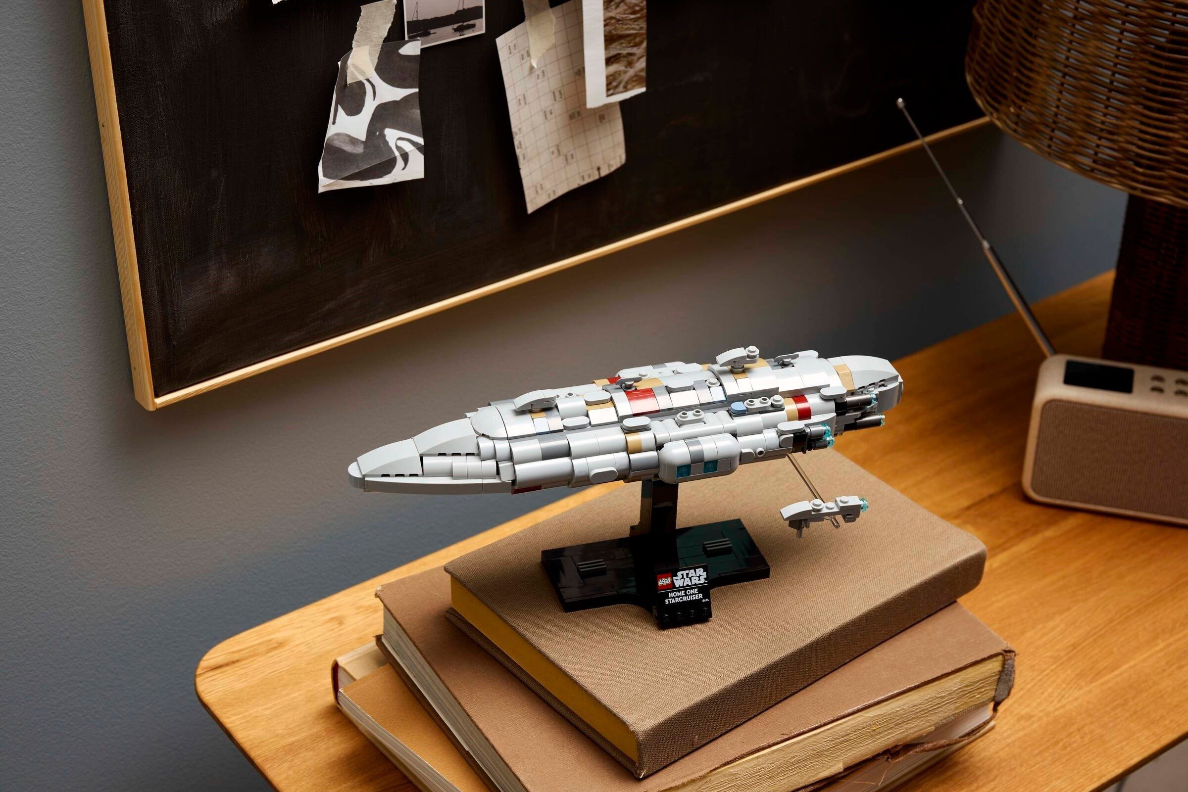 LEGO Home One Starcruiser (75405) | Image 7