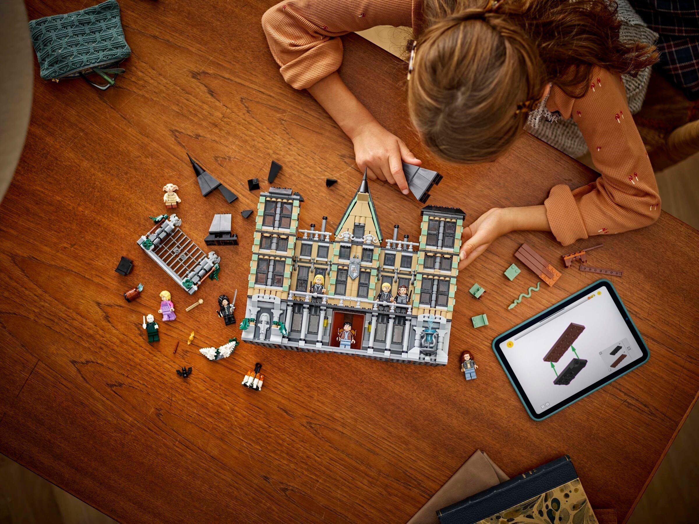 LEGO Malfoy Manor (76453) | Image 3