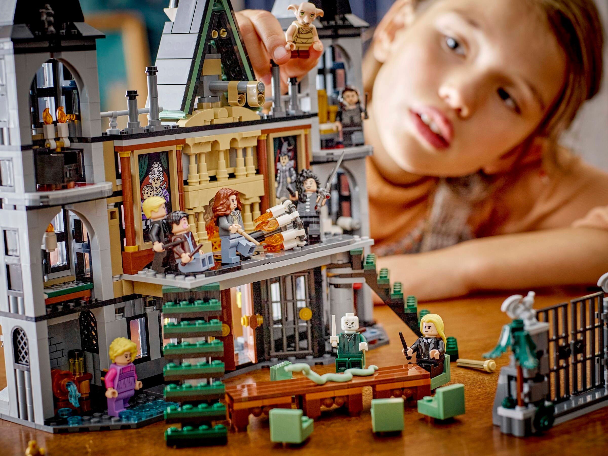 LEGO Malfoy Manor (76453) | Image 4