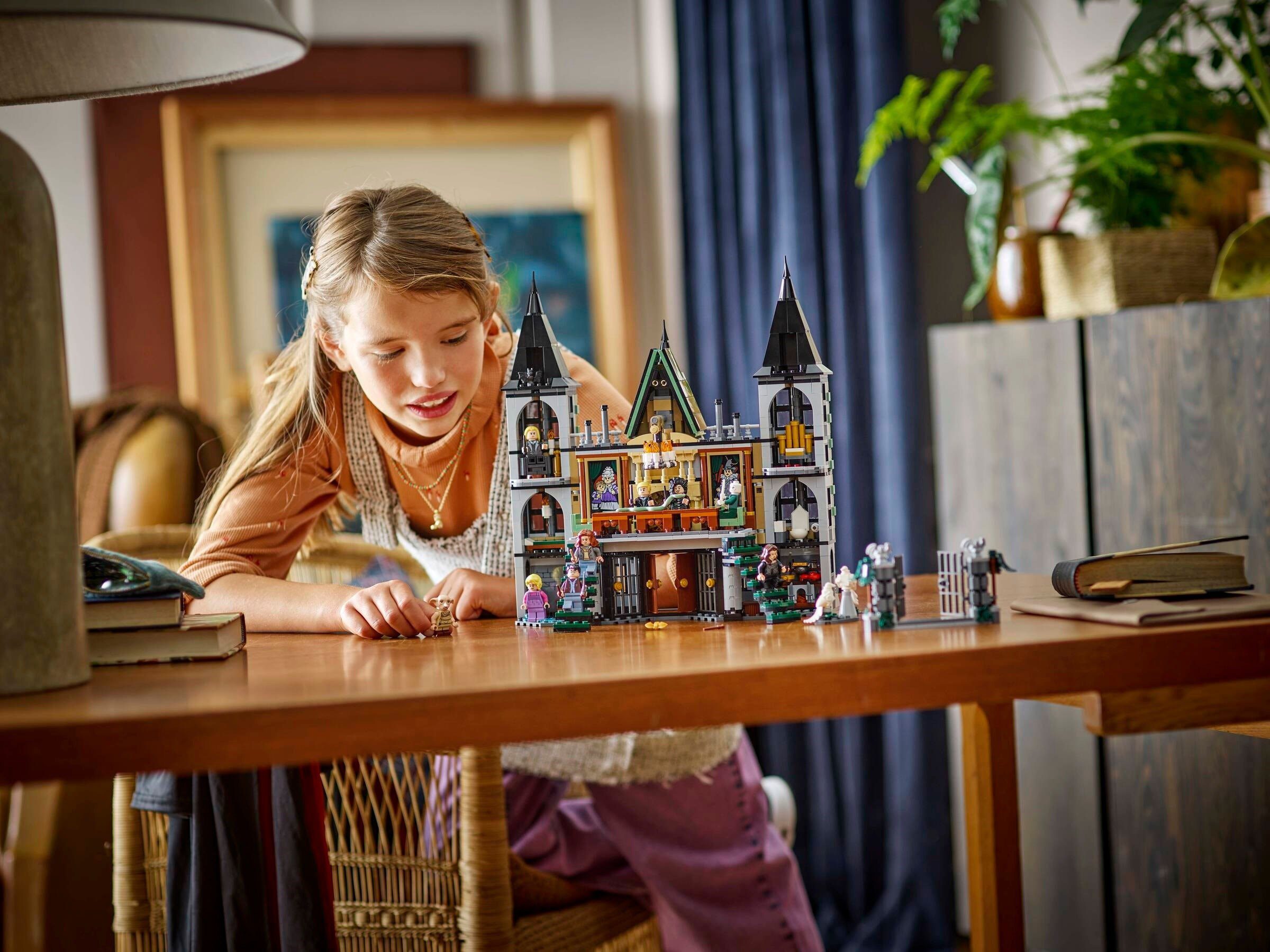 LEGO Malfoy Manor (76453) | Image 5