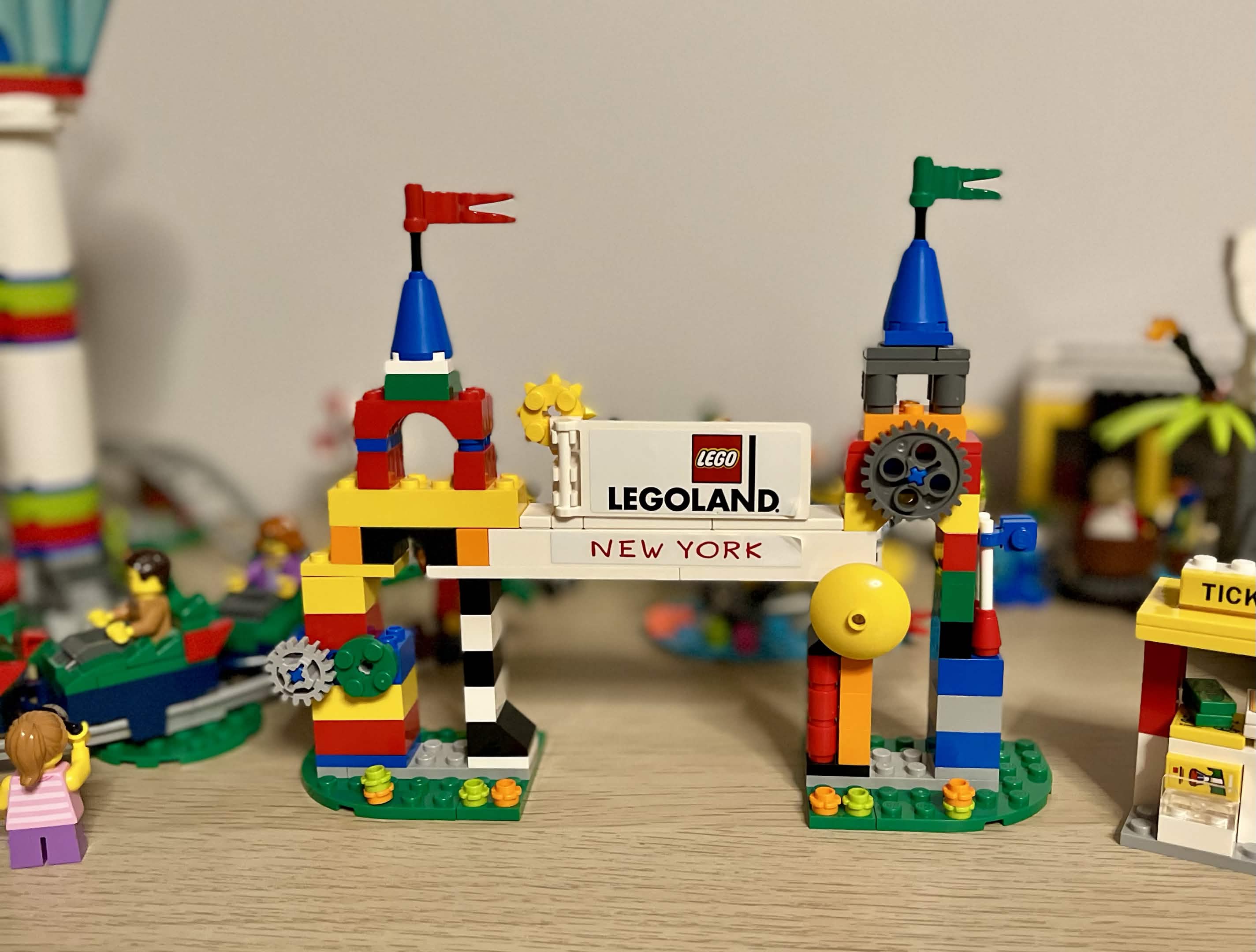 LEGO 40346 LEGOLAND New York entry gate build