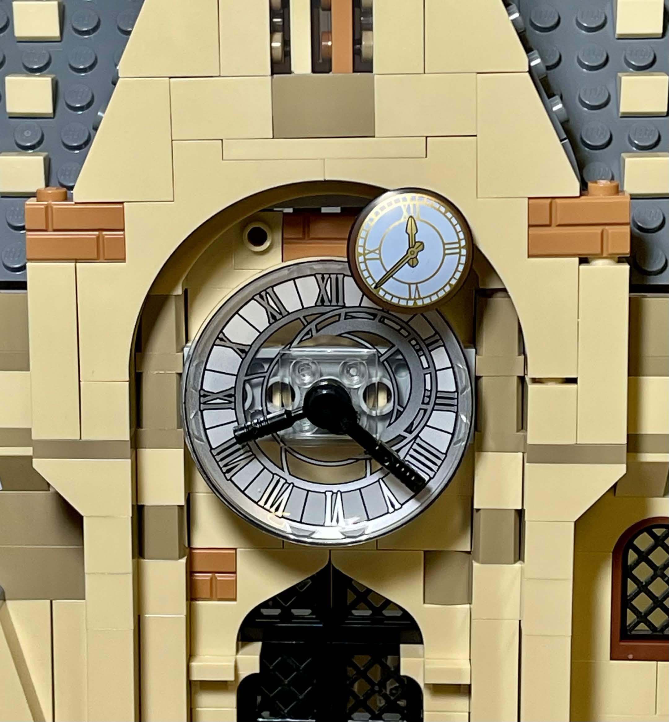 LEGO 75948 Hogwarts Clock Tower moving clock mechanism close-up