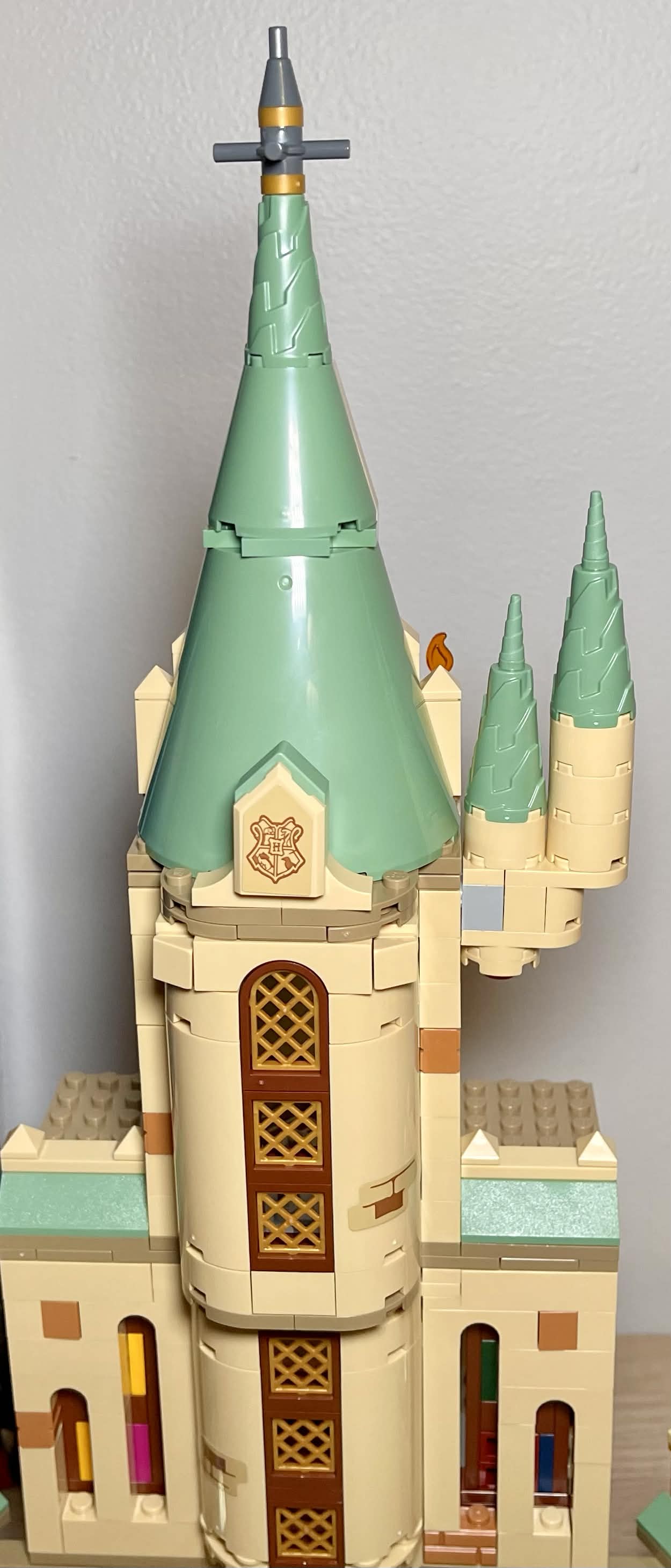 LEGO 76402 Hogwarts Dumbledore's Office tower spire detail