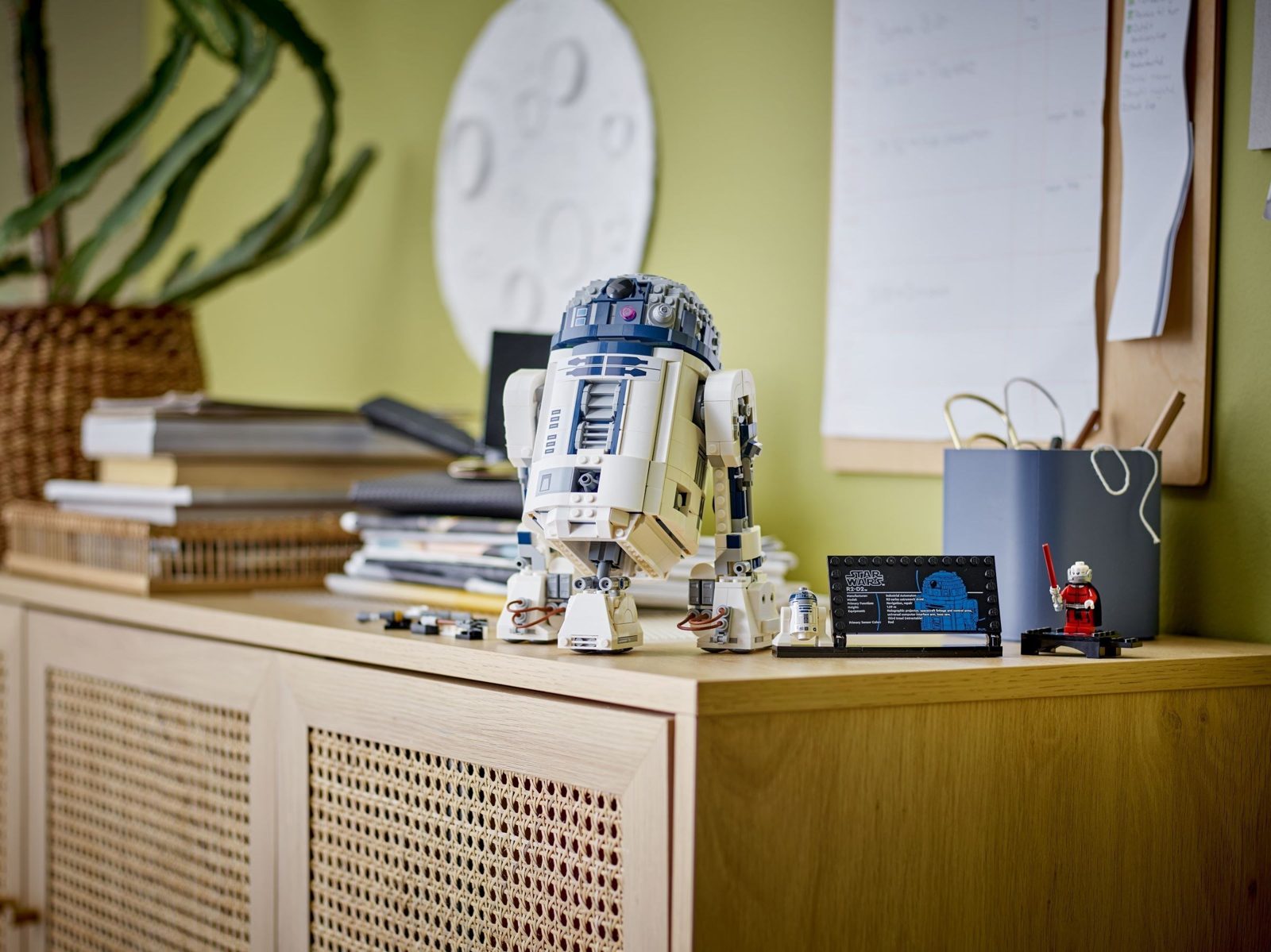 R2-D2 (75379) – $80 | Image 8