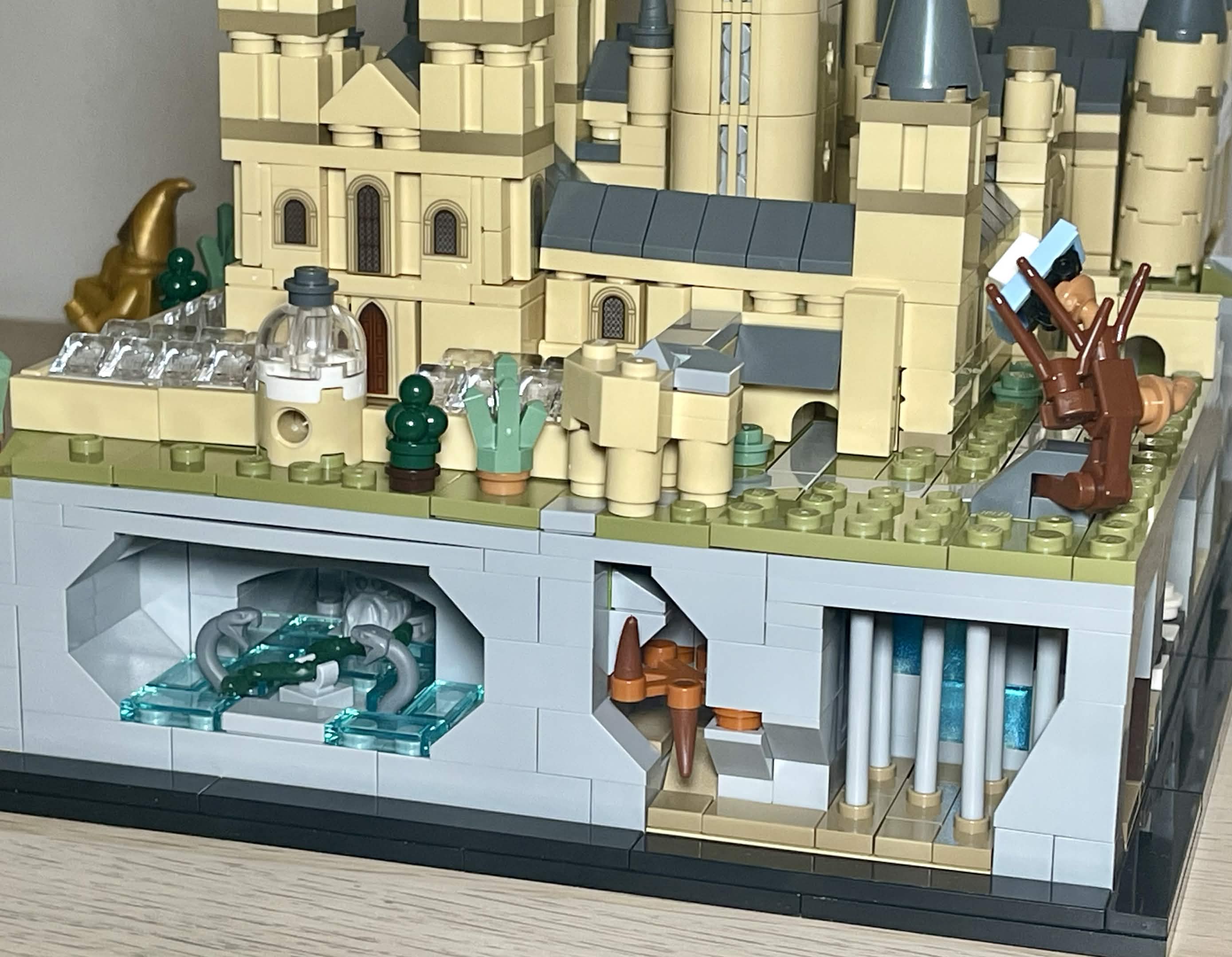 LEGO 76419 Hogwarts Castle side scenes with greenhouse and hidden chambers